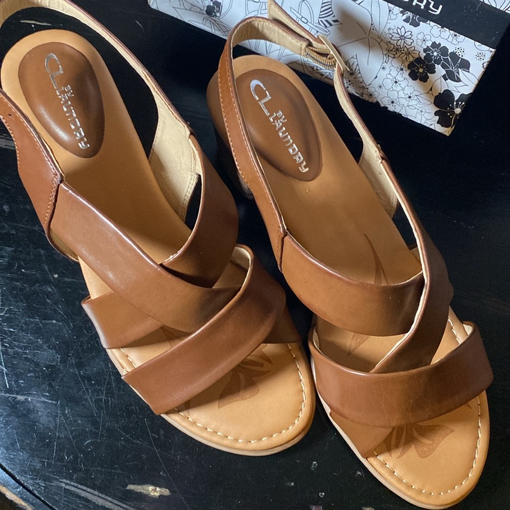 CL Laundry sandal with heel. New in the box❤️ - Picture 2 of 7